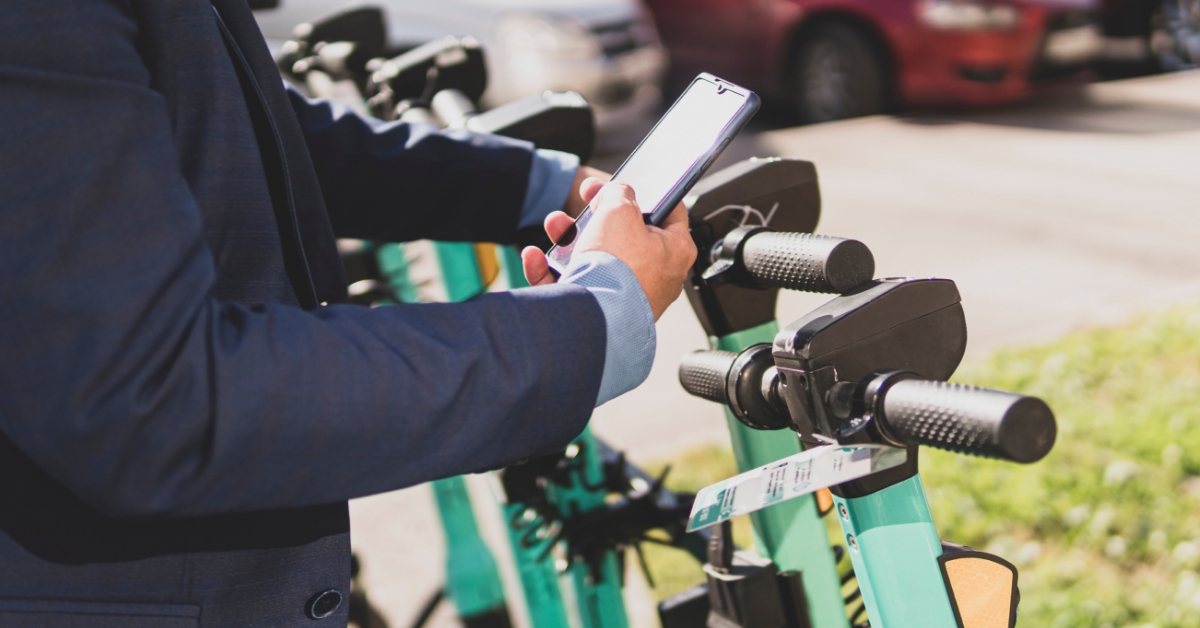 Dalla fibra ottica alle strade: come la rete digitale supporta la mobilità sostenibile