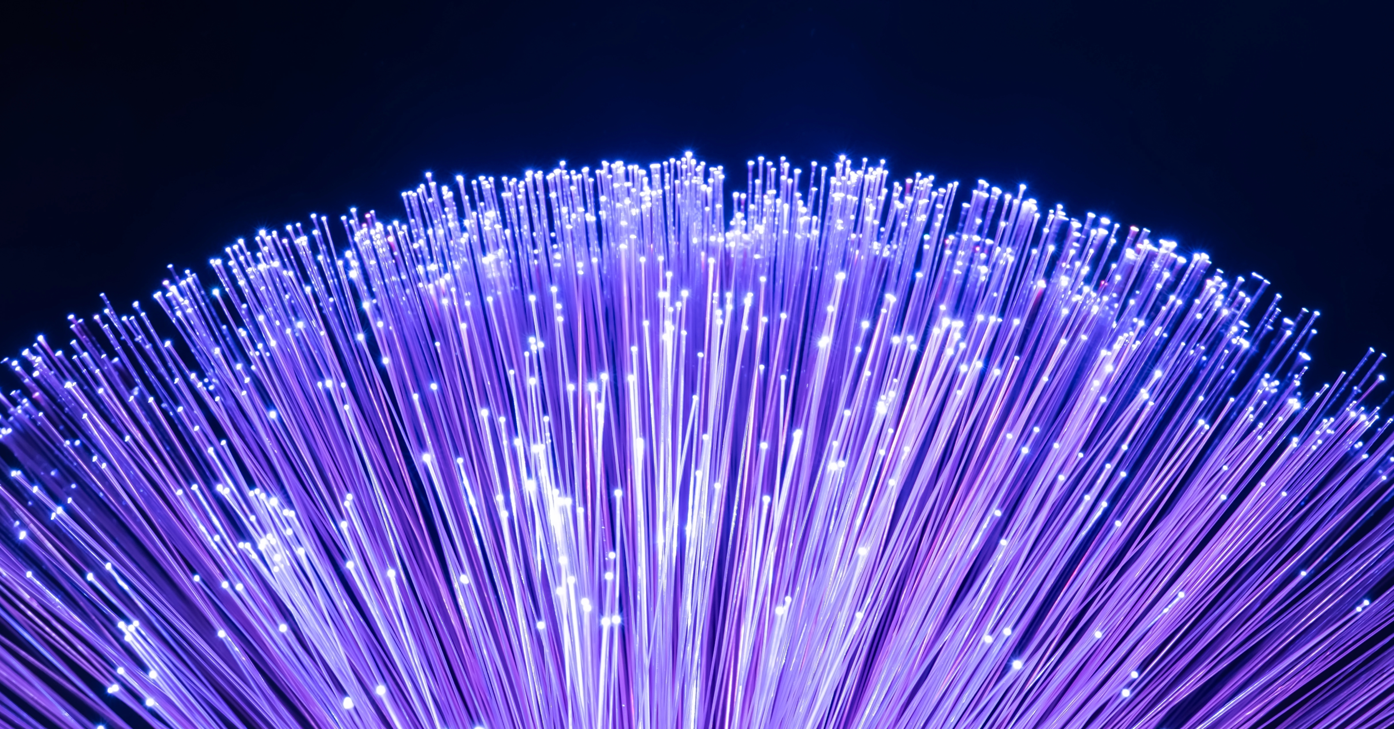 Non elettricità, ma luce: la fibra FTTH vola